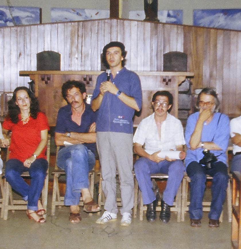 1982 Chiesa Barrio Riguero a Managua. Da sinistra, la Vice Ministro di Cultura Daysi Zamora, Sergio Michilini, Marco Cantarelli, uno studente e Padre Bernardino Formiconi