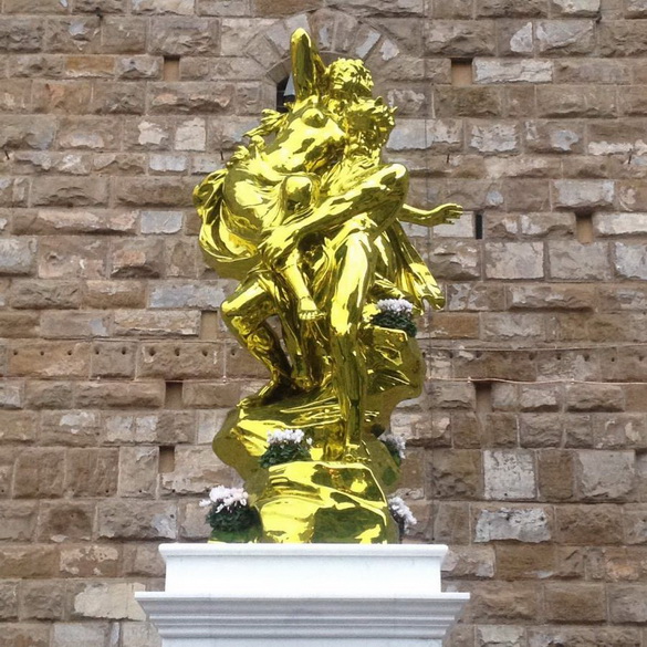 Jeff-Koons-Pluto-and-Proserpina-2010-13-on-show-in-Florence-next-to-the-replica-of-Michelangelo-s-David-photo-cc-Flickr-Jameson-Fink_92769_1