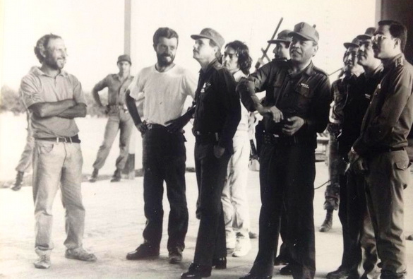 Desde la izquierda: los maestros GIANCARLO SPLENDIANI y MAURIZIO GOVERNATORI, con el Teniente Coronel ROBERTO CALDERON MEZA, el Asesor de la ENAPUM-DAS  RAUL LIRA Y MOREL  y el  Jefe del Estado Mayor del Ejército Popular Sandinista (EPS) JOAQUIN CUADRA LACAYO