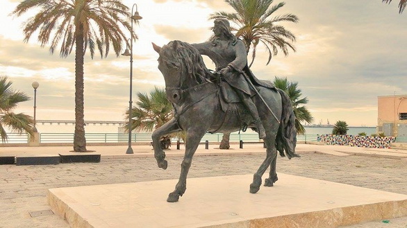 Salvatore Lovaglio, RE MANFREDI, 2015, statua equestre in bronzo, Manfredonia