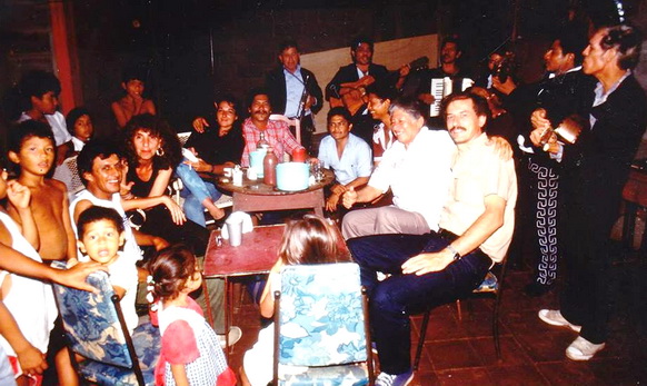 1990 Encuentro de pintores muralistas en Managua. De la izquierda a la derecha: DANIEL PULIDO, JANET PAVONE, CECILIA HERRERO, LEONEL y VICENTE CERRATO, CAMILO MINERO y SERGIO MICHILINI