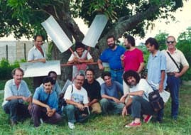 1996, Camaguey, Cuba,  Sergio Michilini con los artistas de “SOLARTE-CUBA” visitando el CITA-INRH