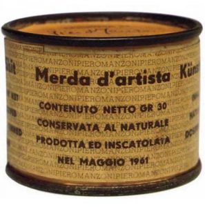 Piero Manzoni, la beatificada “Mierda de Artista”, 1961, caja de hojalata, papel impreso y heces, 4.8 × 6 cm, Museo del Novecento, Milán, Italia