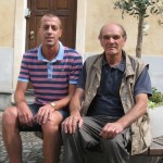 30 luglio, a Ventimiglia. Il "re delle cozze" Ermanno Bergaglio (destra) e Fausto Molinari sindaco di Airole