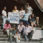 1996 VELASCO, HOLGUIN, CUBA, CON ALCUNI GIOVANI PITTORI