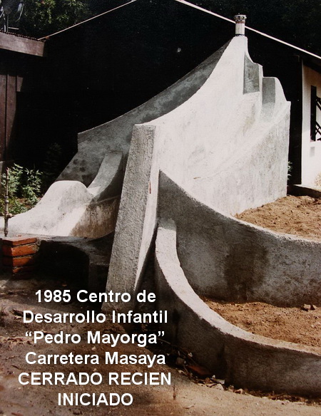 8 - 1985-1e  Particolare di muretti delle aiuole, Managua, Nicaragua